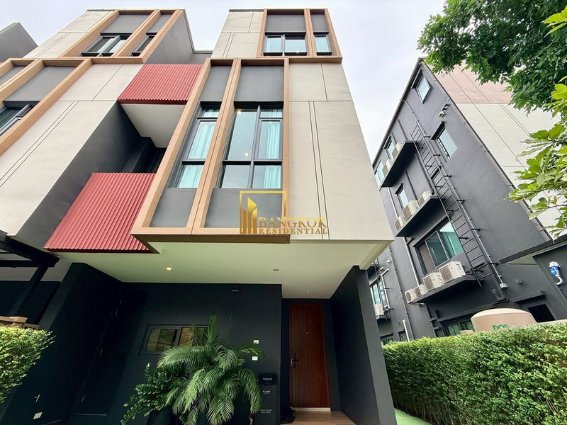 ขายทาวน์โฮม : Baan Klang Muang Classe | Delightful 2 Bedroom Townhouse - BR49065TH