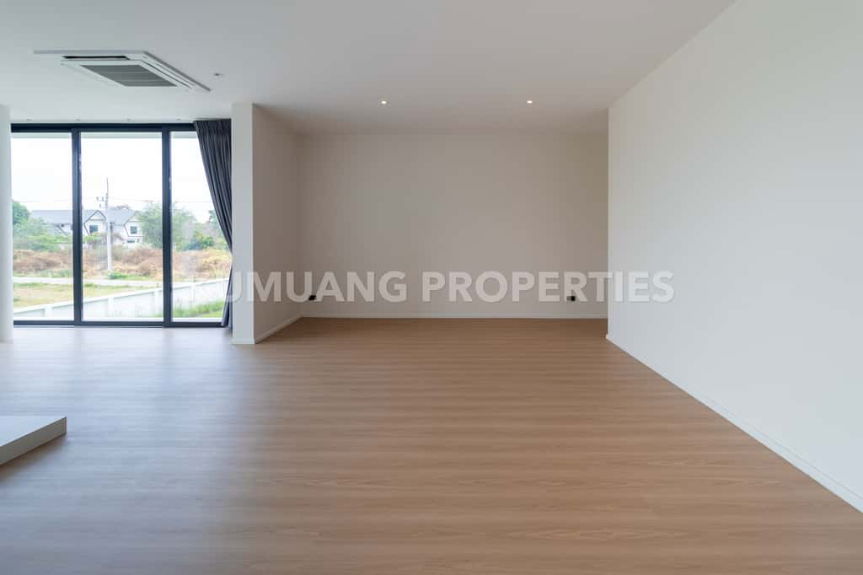 รูป บ้านพร้อมสระว่ายน้ำสไตล์โมเดิร์น - รูปที่ 45/73