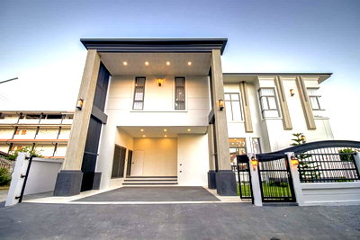 เช่าบ้านเดี่ยว แม่เหียะ เชียงใหม่ : พูลวิลล่าหรูใหม่ 2 ชั้น ในต.แม่เหียะ, อ.เมืองเชียงใหม่ (ID: HRMC9401D)