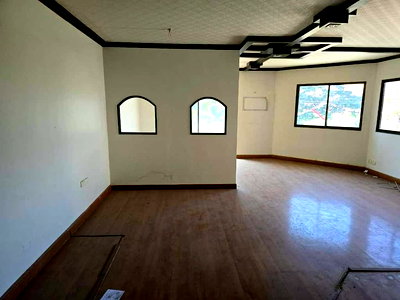 Condos for sale : Prime Condo Location Behind Business Park, Near Embassies