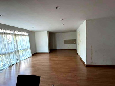 Condos for sale : Spacious Room with Beautiful Layout in the Heart of Nimmanhaemin @ Raweewaree Nimman Soi 15