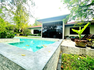 บ้านเดี่ยว เขาชีจรรย์ : บ้านพร้อมสระว่ายน้ำ 15เมตร ย่านบางเสร่พื้นที่เยอะ 1ไร่20 ตร.ว