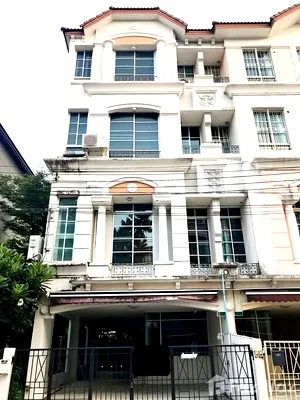 Townhouses for rent Town in town : townhome 3 bedrooms, 5 bathrooms in Rama9 5333894