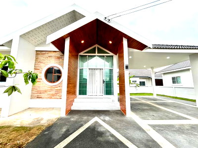 Houses for sale Kad Farang Village : Brand-New House with Spacious Land – In Front of Hang Dong Market