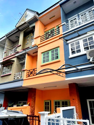 เช่าทาวน์โฮม ถนนประดิษฐ์มนูธรรม : ให้เช่าทาวน์โฮม 3 ชั้น ลาดพร้าว 87 เกตุนุติเชอมิเน่ ใกล้CDC พร้อมอยู่ ☎️0972161939