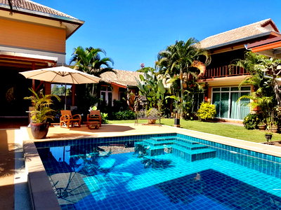 Houses for rent Chiang Mai : Lanna Style Pool Villa for Rent near Ruamchok Market