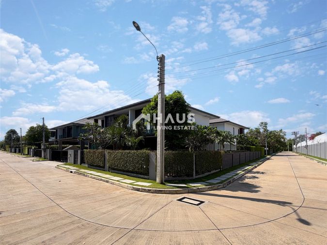 4-bed house for sale, 288 sqm, 116.1 sq wah, Setthasiri Taweewattana