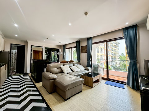 For Sale Venetian Signature Condo Resort Pattaya 2 BR Pool View