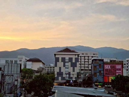 รวีวารี เรสซิเดนซ์ นิมมานเหมินทร์ ซอย 15 Luxury Low-Rise Residence