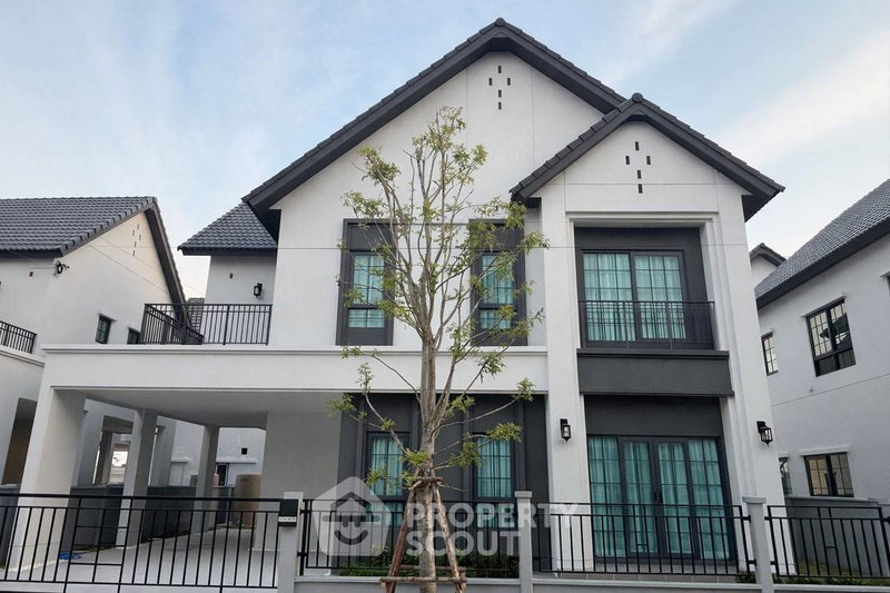 Houses for rent : 4-BR House at Centro Bangna in Bang Kaeo (ID 2684763)