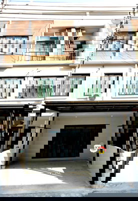 เช่าทาวน์โฮม โลตัส ลาดกระบัง : 🏡 ทาวน์โฮม 3 ชั้น ให้เช่า The Trop Urban Motorway–Lat Krabang 4 ห้องนอน 3 ห้องน้ำ เฟอร์ครบ พร้อมอยู่ ทำเลลาดกระบัง ใกล้มอเตอร์เวย์