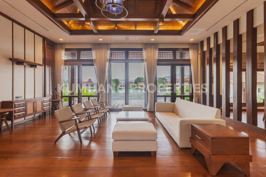 picture Luxury house with swimming pool, 360-degree view, - 34/80