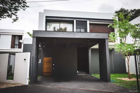 รูปภาพ บ้านหรูพร้อมสระว่ายน้ำส่วนตัว ให้เช่าในหมู่บ้านวังตาล