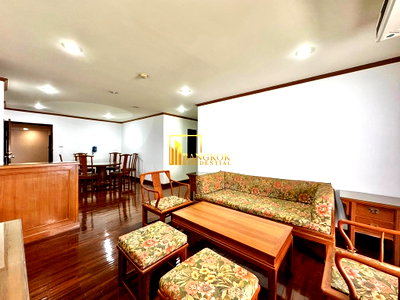 คอนโดให้เช่า : Le Premier 2 | Spacious 2 Bed Condo in Thonglor Area - BR18979CD