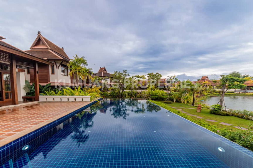 picture Luxury house with swimming pool, 360-degree view, - 8/80