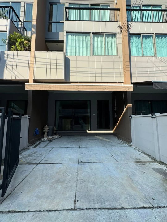 Townhouses for rent : House for Rent at Baan Klang Muang Rama 9 - Krungthep Kreetha (HR6901005)