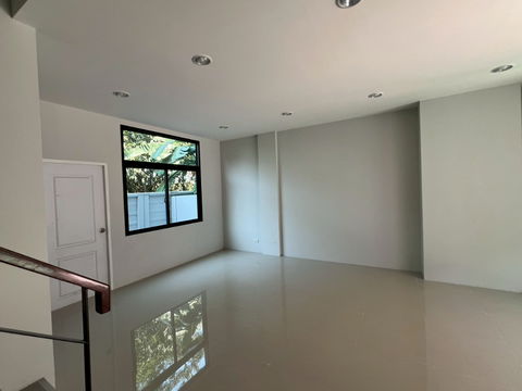 Townhome 4 Stoery for rent: Brand new building on Romklao Road