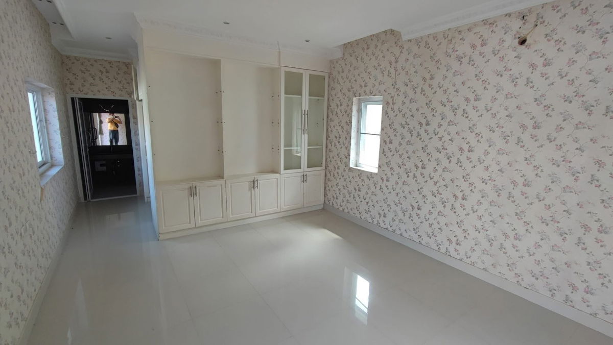 รูป ขายด่วน บ้านเดี่ยวโครงการหมู่บ้านโชคชัย 4 สัตหีบ ชลบุรี (217 ตรว) - รูปที่ 6/9