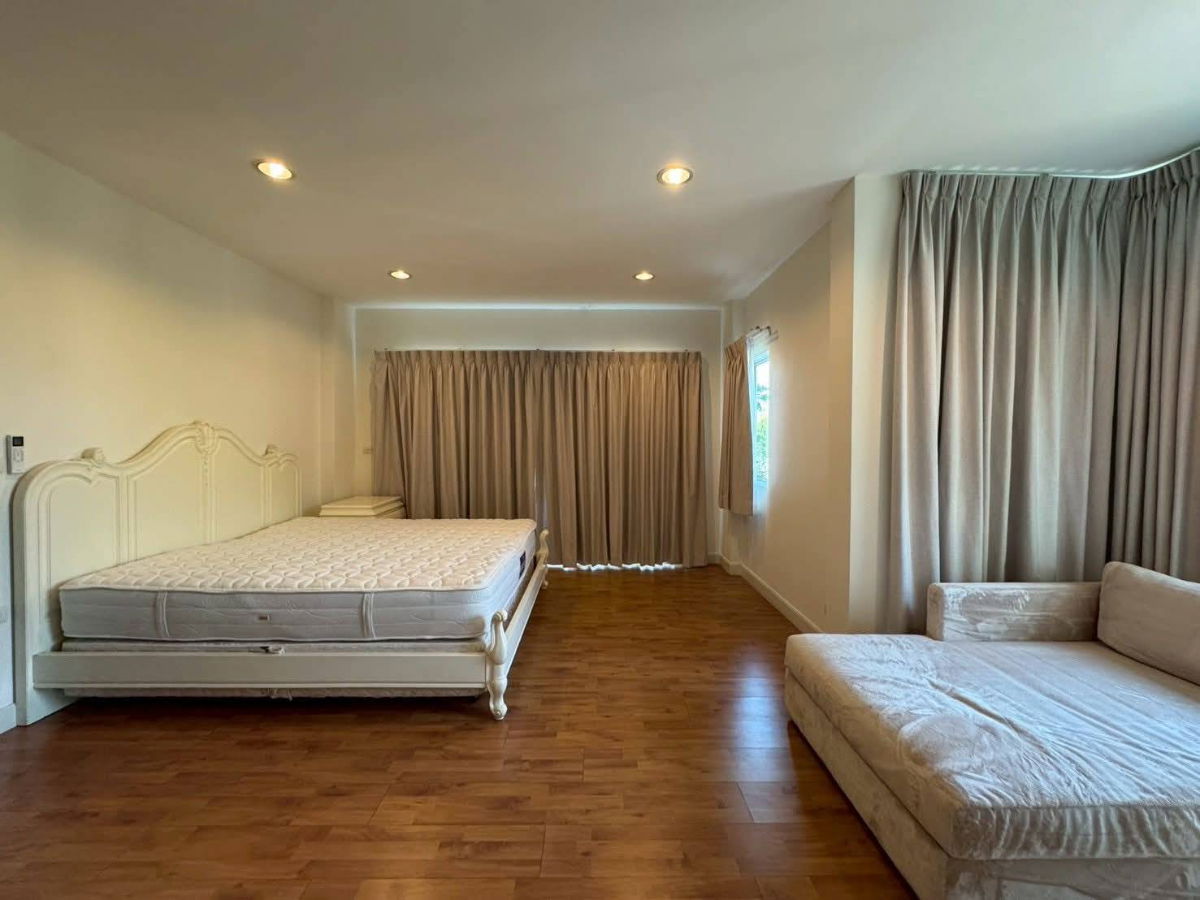 รูป H 967 ให้เช่า บ้านเดี่ยว 2 ชั้น ม.บางกอก บูเลอวาร์ด รัชดา-รามอินทรา2 บ้านสวยสภาพดี เฟอร์นิเจอร์ครบ ราคา 45,000 บาท - รูปที่ 7/11