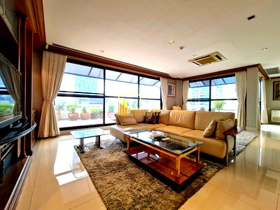 Condos for sale Phloen Chit Road : Somkid Garden | Extraordinary 2 Bedroom Duplex Penthouse in Chidlom - BR11799CD