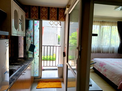 คอนโดให้เช่า : คอนโด ดีคอนโด อ่อนนุช-สุวรรณภูมิ  ขนาดห้อง 30 ตร.ม.  1 ห้องนอน | 1 ห้องน้ำ | ครัวกั้นแยก  เฟอร์นิเจอร์และเครื่องใช้ไฟฟ้าครบ