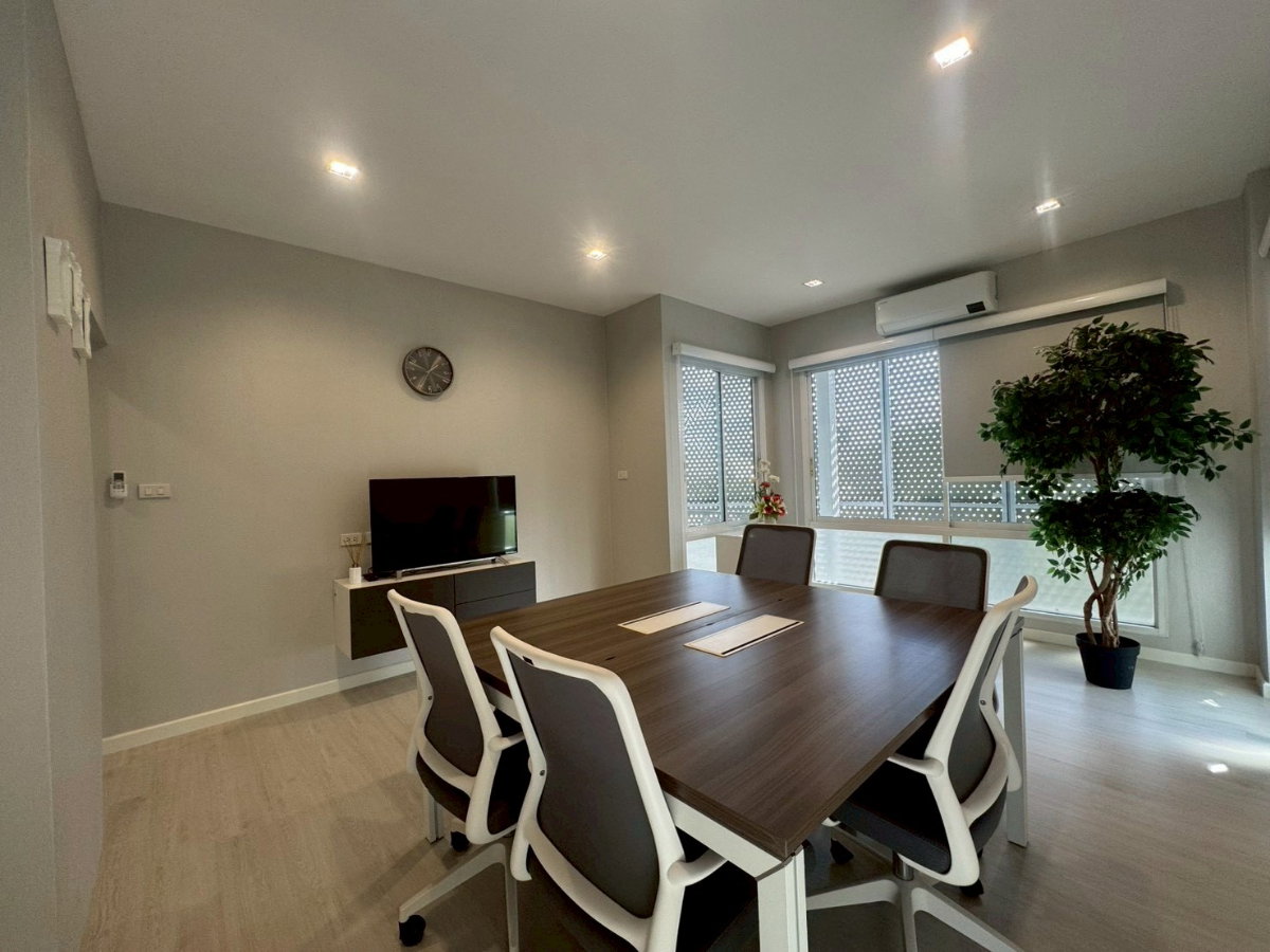 รูป 🔥 ทาวน์โฮมให้เช่า ทำเลธุรกิจ ลาดพร้าว 73 (ประดิษฐ์มนูธรรม 9) 4 ห้องน้ำ ทำเลดี ใกล้ทางด่วนและรถไฟฟ้า ลูกค้าเดินทางสะดวก - รูปที่ 2/9