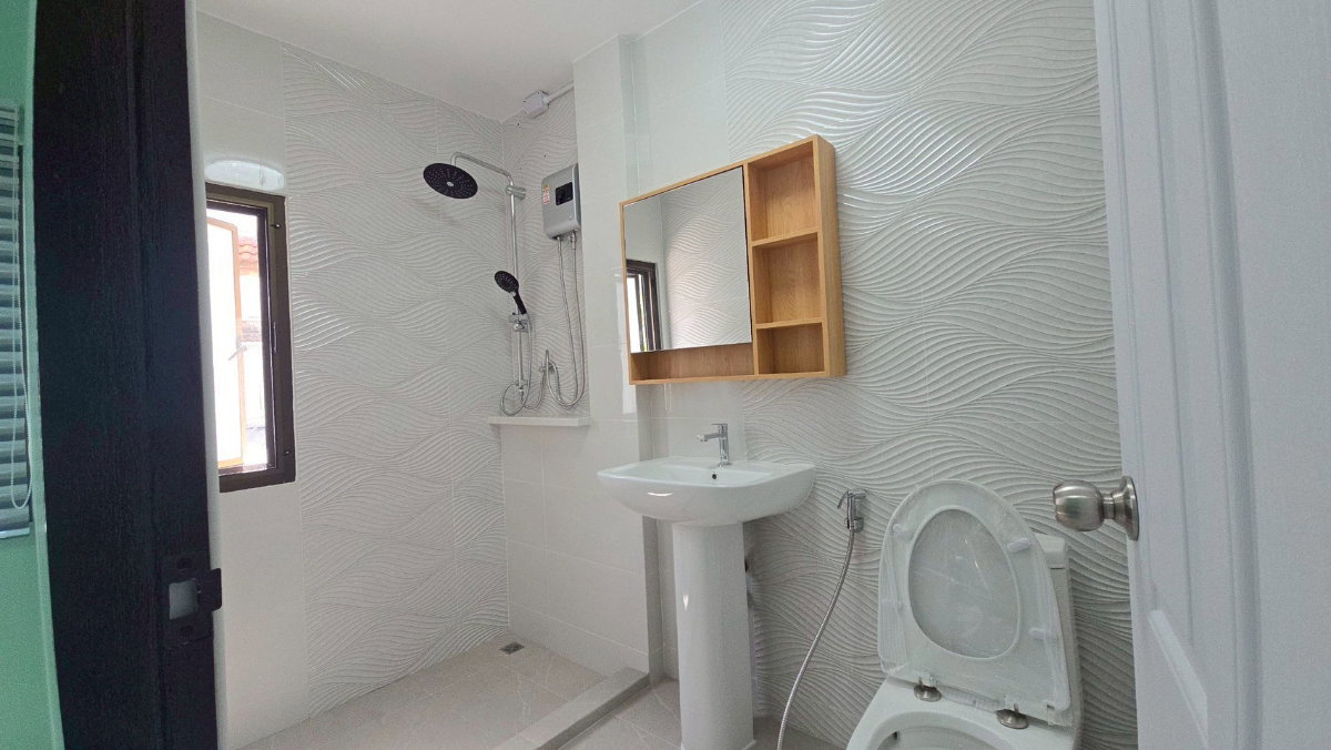 รูป 🏡 ปล่อยเช่าทาวน์เฮ้าส์รีโนเวทใหม่ สัมมากร รามคำแหง 122 3 ห้องนอน 2 ห้องน้ำ ทำเลสงบ เดินทางสะดวก ใกล้รถไฟฟ้า ทางด่วน #รับต่างชาติ  - รูปที่ 5/8