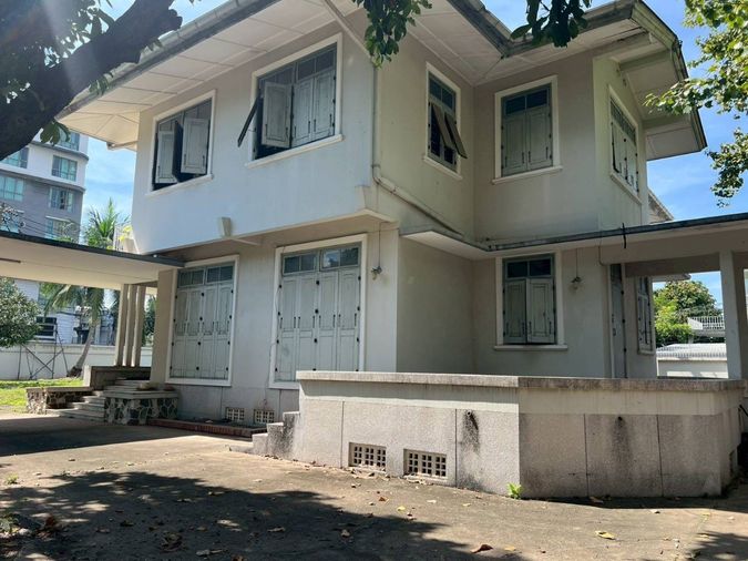 Land for sale, 596.5 sq wah, Phaya Thai