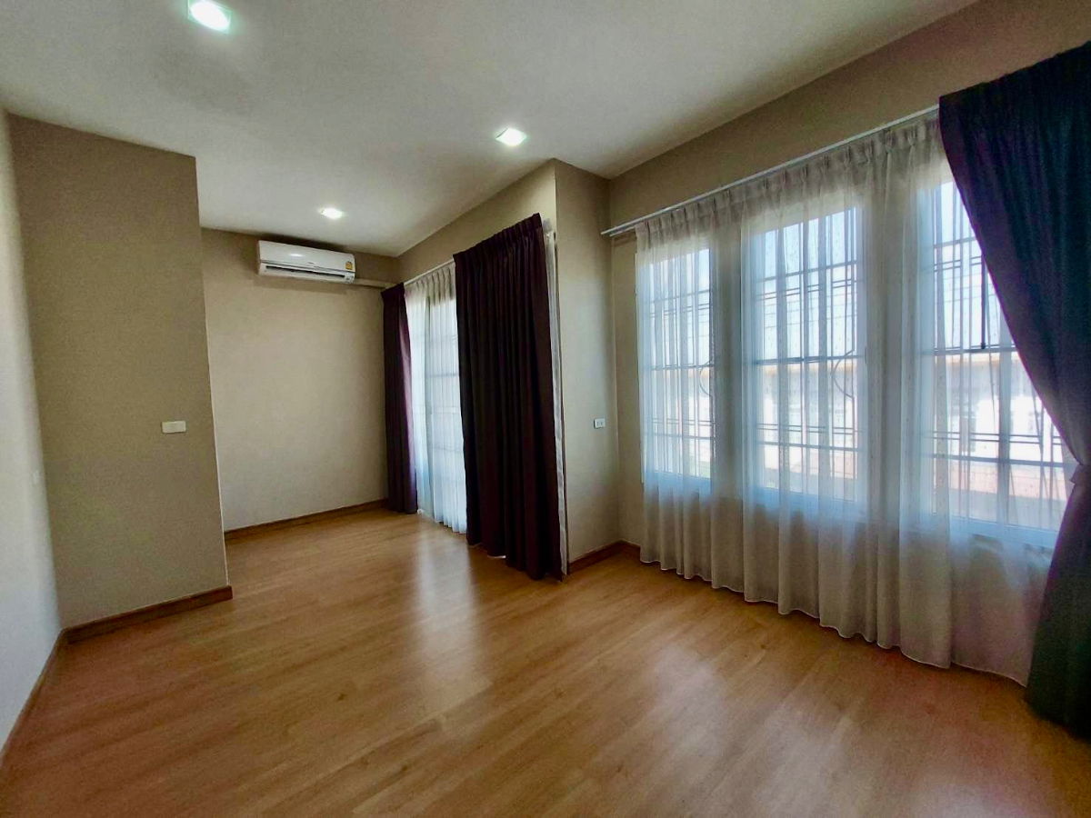 picture 3-story townhome for sale, Golden Town, - 20/25