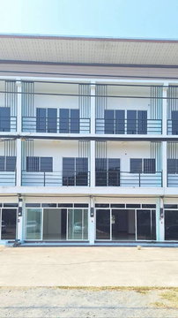 ขายอาคารพานิชย์ 3 ชั้น เนื้อที่ 25-26 ตร.ว. 3 ห้องนอน 4 ห้องน้ำ ราคา3.5 ล้าน ติดถนนสันกำแพง เชียงใหม่ เดินทางได้ทั้งถนนกำแพงสายเก่าและสายใหม่ 