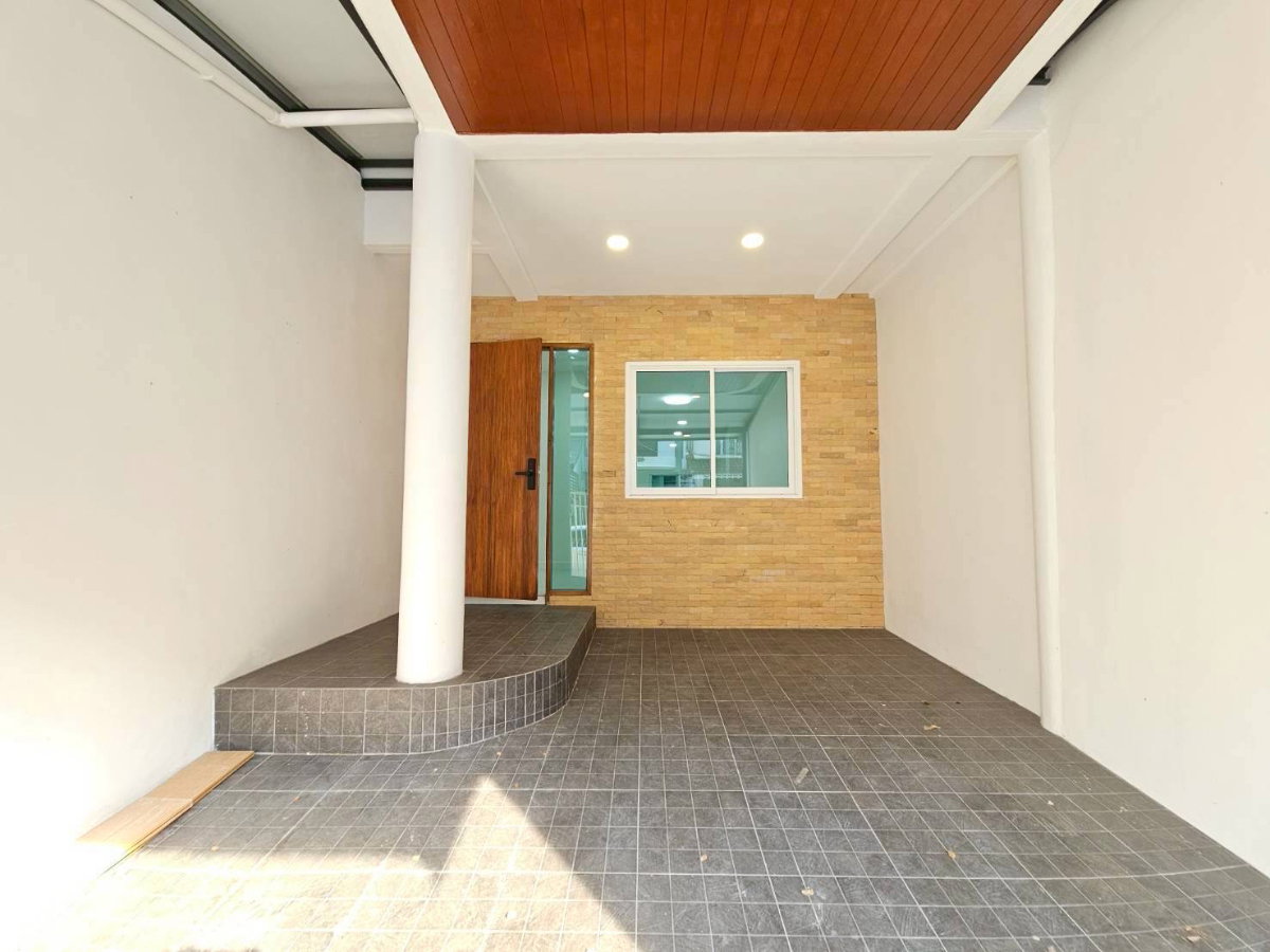 รูป ขายบ้านรีโนเวท 🚩ทำเลดี ย่านเลียบด่วน 🏡ทาวน์โฮม 2 ชั้น เนื้อที่ 17 ตร.ว. 👉 2 ห้องนอน 2 ห้องน้ำ ราคาเพียง 3.59 ล้านบาท - รูปที่ 3/18