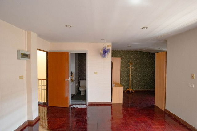 รูป HR3284วราธรวิลล์ พัฒนาการ 44 ให้เช่าบ้าน 4 ชั้น พื้นที่เยอะ จอดรถสะดวก ใกล้ทางด่วนและเตรียมอุดมพัฒนาการ - รูปที่ 36/43