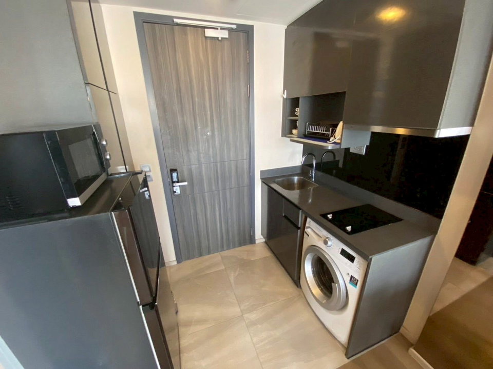 picture Ashton                   Asoke  - 7/11