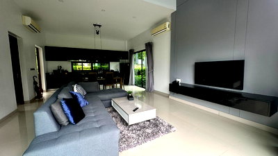 Condos for rent Phuket : ree cleaning once a week ‼️ Best Price ✨ Condo for rent at Utopia Naiharn – Loft style, very beautiful room with pool view DS2423 |  Line @dstay