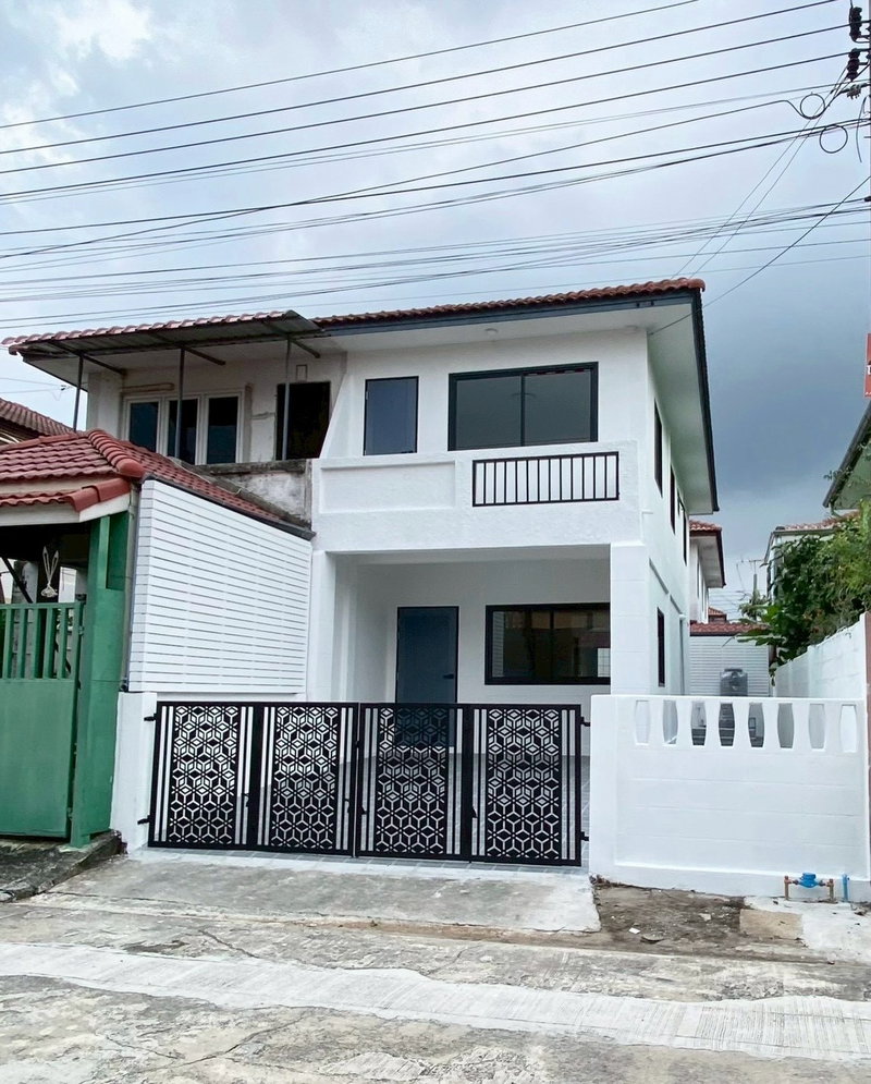 ขายบ้านแฝด : ขายบ้านแฝด หมู่บ้านพระปิ่น 2 ถนนศาลาธรรมสพน์ ใกล้ตลาดสดธนบุรี พุทธมณฑลสาย 2 รีโนเวทใหม่