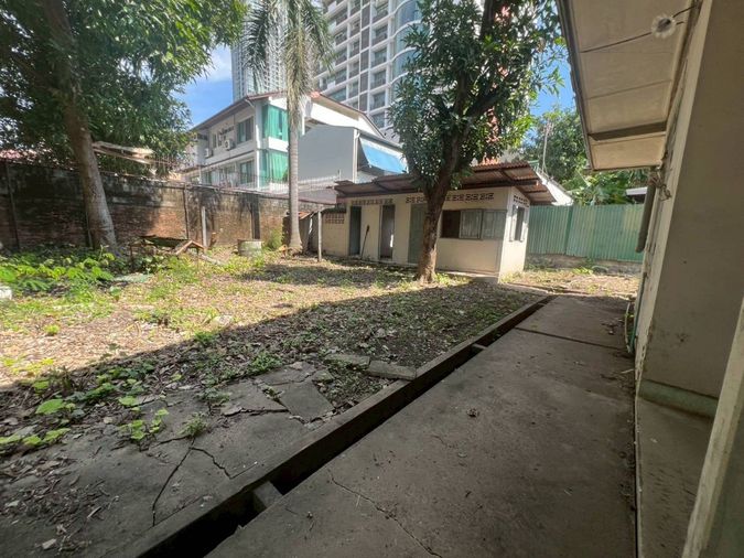 Land for sale, 596.5 sq wah, Phaya Thai