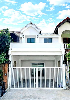 ทาวน์โฮม ม.รามคำแหง : R070 ✨ บ้านสวยรีโนเวทใหม่ ลาดพร้าว101 ใกล้รถไฟฟ้าเพียง 5 นาที! ราคาพิเศษ 2.89 ล้านเท่านั้น 