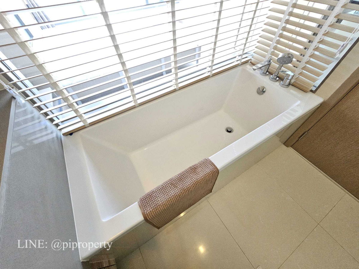 รูป ให้เช่าห้องชุด 1 ห้องนอน ตกแต่งครบครัน ที่ Esse Asoke ชั้นสูง หันหน้าไปทางทิศเหนือ อากาศเย็นสบาย ทำเลดีเยี่ยมในย่านอโศก ใกล้รถไฟฟ้า BTS และ MRT - รูปที่ 12/33