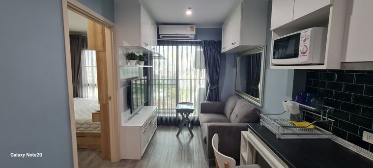 ให้เช่าห้องคอนโดริชพาร์ค @ ทริปเปิ้ล สเตชั่น ห้องขนาด 29 ตร.ม. เฟอร์นิเจอร์ครบ ตกแต่งพร้อมอยู่ ใกล้แอร์พอร์ตลิ้งค์หัวหมาก