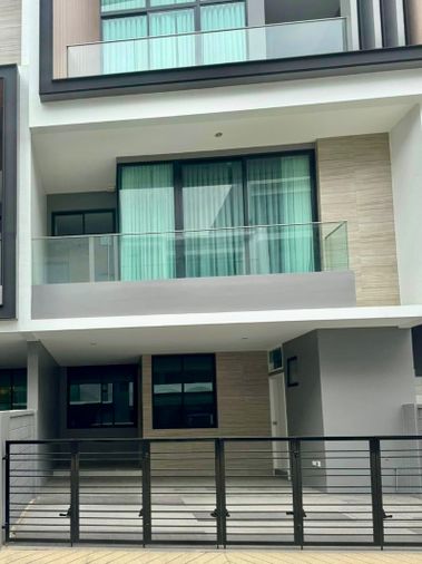 3-bed townhouse for sale, 285 sqm, 34 sq wah, Nirvana Define Srinakarin - Rama 9