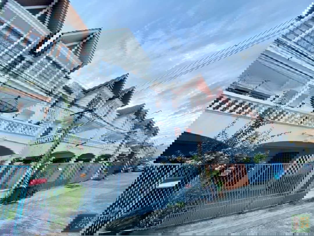 รูป ให้เช่า Townhouse ติด Makro สาทร 20ตร.วา 3ชั้น 3 ห้องนอน 5ห้องน้ำ 50,000 บาท - รูปที่ 1/12