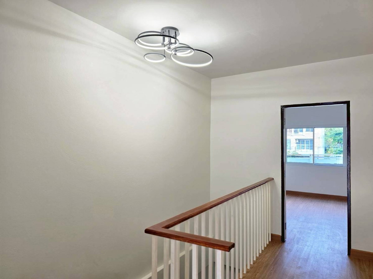 รูป ขายบ้านรีโนเวท 🚩ทำเลดี ย่านเลียบด่วน 🏡ทาวน์โฮม 2 ชั้น เนื้อที่ 17 ตร.ว. 👉 2 ห้องนอน 2 ห้องน้ำ ราคาเพียง 3.59 ล้านบาท - รูปที่ 9/18