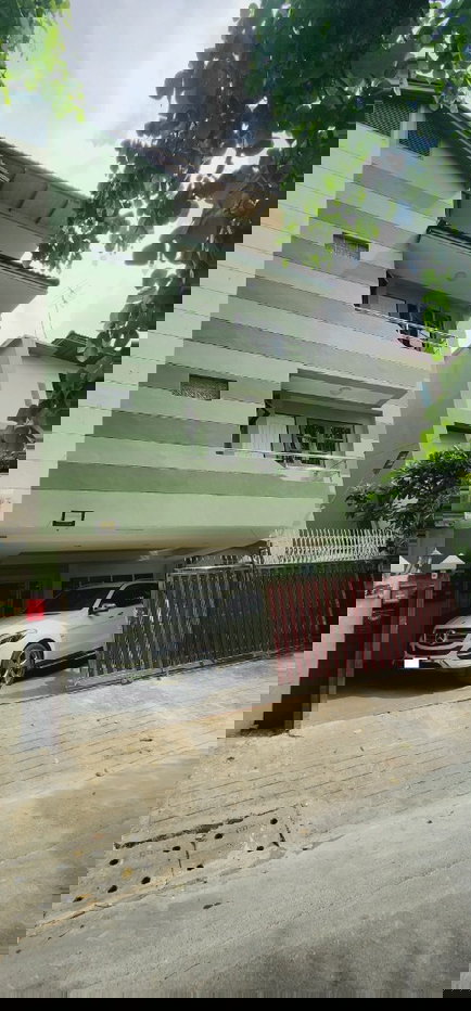 รูป 🏢 ให้เช่าบ้าน 4 ชั้น ทำโฮมออฟฟิศได้ | ทำเลลาดพร้าว ทะลุออกสุทธิสาร–รัชดาได้ เดินทางสะดวก ใกล้รถไฟฟ้า - รูปที่ 1/9