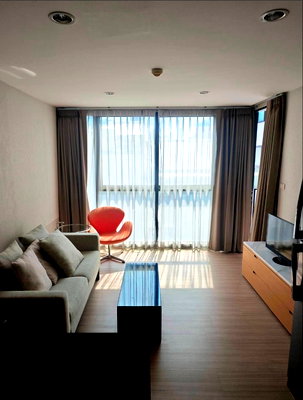 Condos for rent Soi Sukhumvit 71 : D65, BTS Ekkamai. 1bed 42sqm. Line id: @pfagent