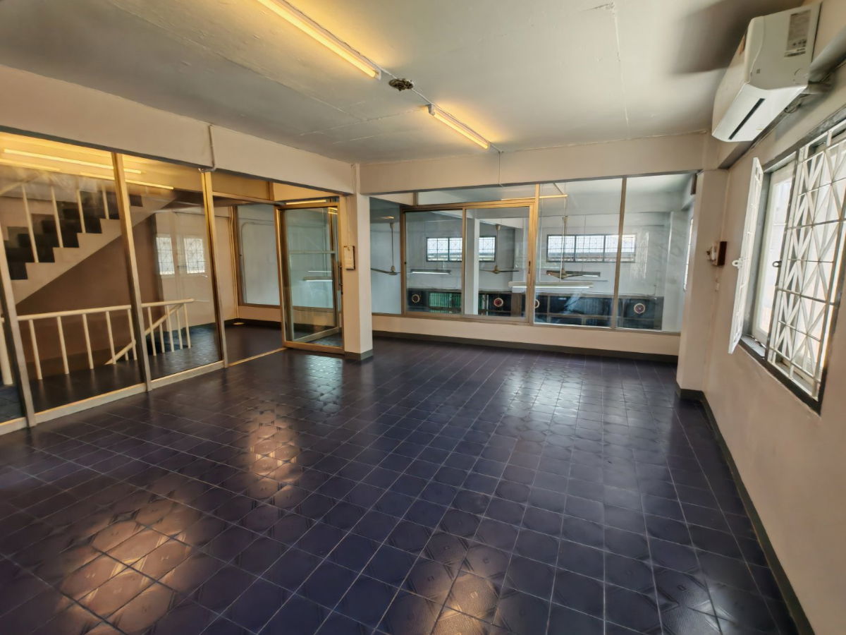 รูป 📌หลังมุม 2คูหา ปรับปรุงใหม่ เช่าตึกแถว ซอย เจริญนคร 53 มีที่จอดรถ เงียบสงบ เหมาะอยู่อาศัย โฮมออฟฟิศ📌 - รูปที่ 12/22