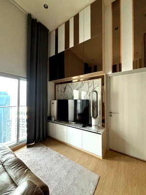 Condos for rent : 🏙️✨ Luxury Penthouse Condo for Rent in Asoke – Sukhumvit | 4M High Ceiling, 2 Parking Spaces ✨🏙️