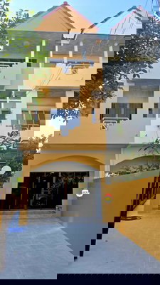 เช่าทาวน์โฮม รร.เตรียมอุดมศึกษาน้อมเกล้า  : 🏡 ปล่อยเช่าทาวน์เฮ้าส์รีโนเวทใหม่ สัมมากร รามคำแหง 122 3 ห้องนอน 2 ห้องน้ำ ทำเลสงบ เดินทางสะดวก ใกล้รถไฟฟ้า ทางด่วน #รับต่างชาติ 