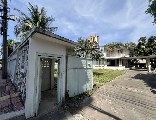 Land for sale, 596.5 sq wah, Phaya Thai