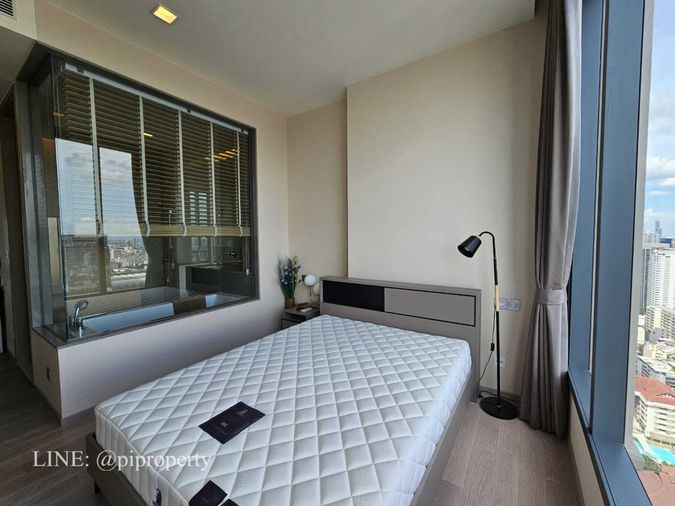 ให้เช่าห้องชุด 1 ห้องนอน ตกแต่งครบครัน ที่ Esse Asoke ชั้นสูง หันหน้าไปทางทิศเหนือ อากาศเย็นสบาย ทำเลดีเยี่ยมในย่านอโศก ใกล้รถไฟฟ้า BTS และ MRT