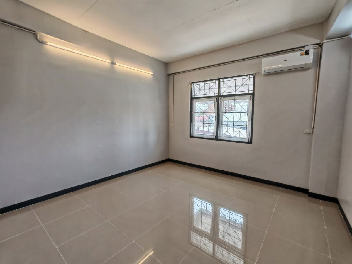 รูป 📌หลังมุม 2คูหา ปรับปรุงใหม่ เช่าตึกแถว ซอย เจริญนคร 53 มีที่จอดรถ เงียบสงบ เหมาะอยู่อาศัย โฮมออฟฟิศ📌 - รูปที่ 8/22